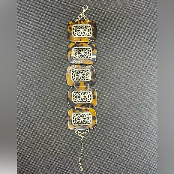 Women’s Brown Tortoise Shell Necklace and Bracelet Set. Gold Metal.Signed E.C. - Picture 6 of 7